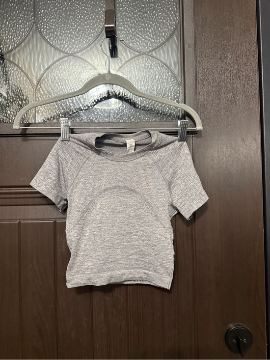 lululemon athletica Tops - lululemon athletica Heather Gray Swiftly - size 0